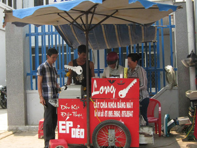 Nghề thấy núi tiền ngoảnh mặt làm ngơ