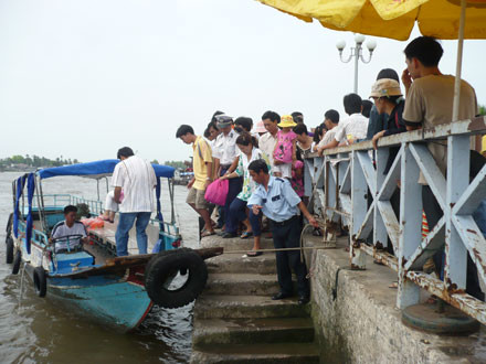 Nham nhở 'miếng bánh' du lịch sông nước
