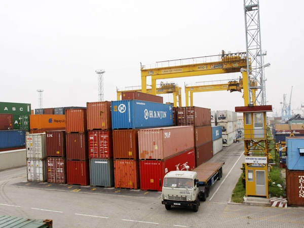 Việc các tỉnh ven biển Việt Nam ồ ạt đầu tư cảng biển, thể hiện tình trạng đầu tư còn mang tính cục bộ địa phương, dẫn tới không hiệu quả Ảnh: Quốc Hùng