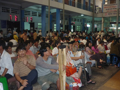 Bệnh nặng vẫn được chuyển tuyến trên