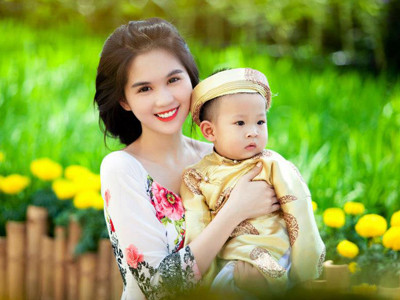 Ngọc Trinh diện áo dài rạng rỡ đón xuân sang