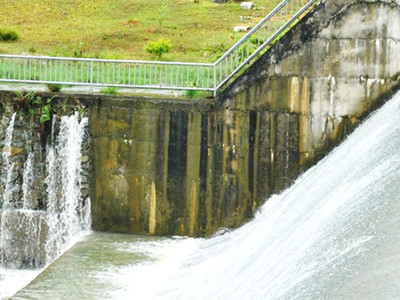 Thấp thỏm dưới “bom” nước