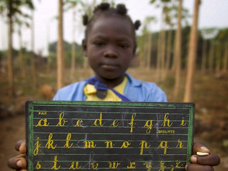 Man rợ hủ tục "là ngực" phụ nữ ở Cameroon