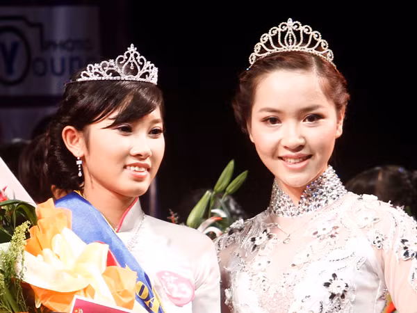 'Nóng bỏng' tài sắc nữ sinh Dược