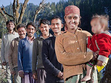 Cô gái 21 tuổi làm vợ của 5 anh em ruột