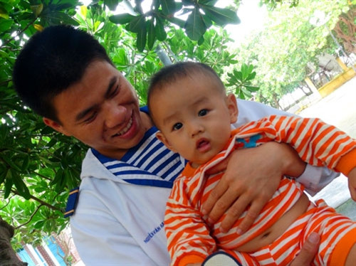 Hồn nhiên những em bé Trường Sa