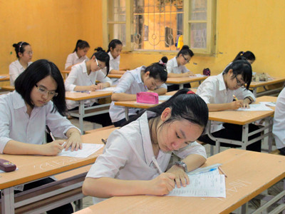 Vì sao hạ điểm chuẩn vào lớp 10 của Hà Nội?