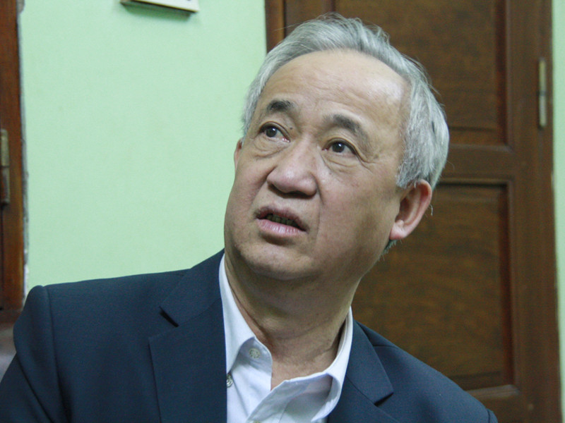 Dân chủ trong Đảng bằng chất vấn công khai