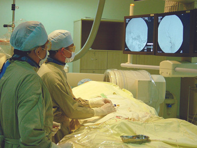 Loạn bệnh viện gắn “sao”