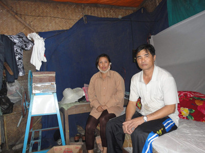 Gia đình một thương binh sống dưới gầm cầu