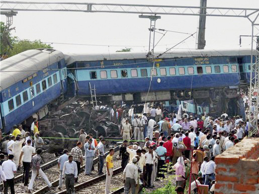 Trật đường ray xe lửa, hàng trăm người thương vong