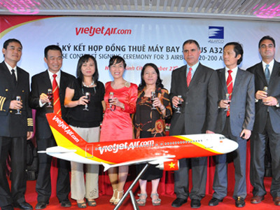 Thêm hàng không tư nhân, vé máy bay rẻ hơn tàu hoả