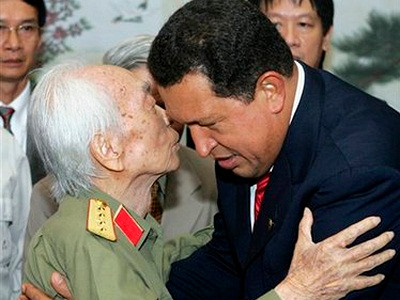 Ảnh Đại tướng Võ Nguyên Giáp tràn ngập trên báo quốc tế