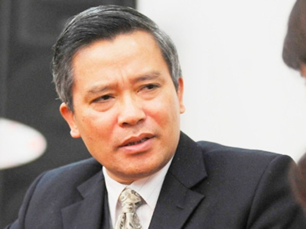 Nên cấm công chức chơi golf