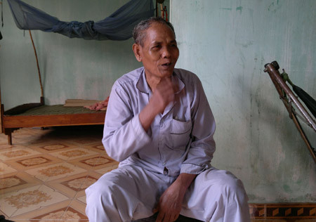 Già làng MLá Oi HViêng nói: “Chuyện của hai nhà đó còn làm vất vả cái đầu nhiều người lắm”