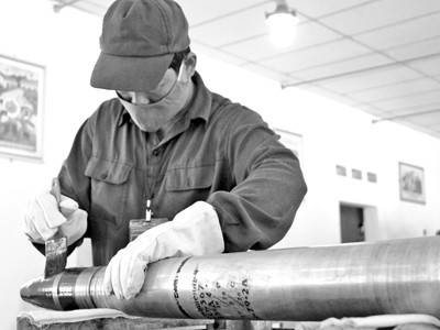 'Bác sĩ' chăm sóc tên lửa, bom đạn Việt Nam