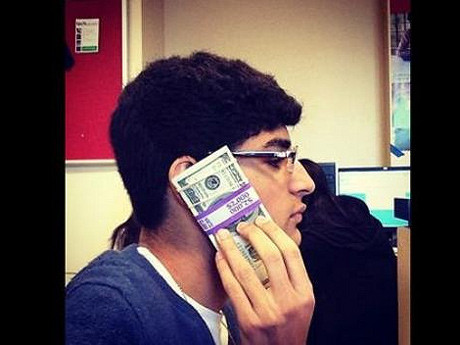 Phản cảm thiếu gia 17 tuổi khoe tiền, vàng, ô tô sang