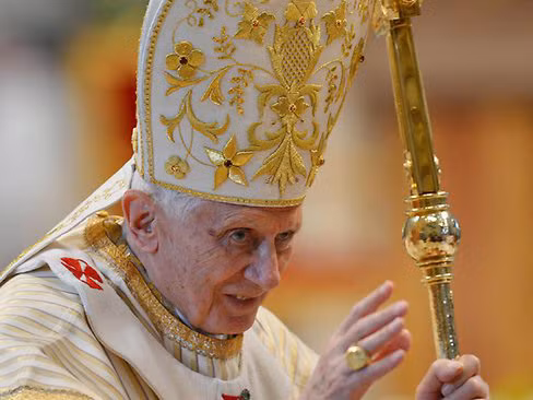 Giáo hoàng Benedict XVI sẽ thoái vị vào 28-2