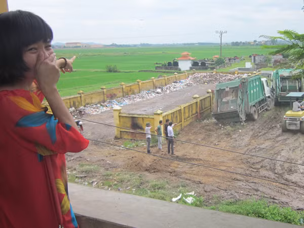 Bắc Ninh: Hơn 500 trẻ bị 'hành' vì bãi rác