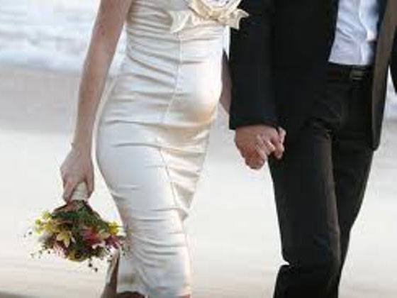 Cô dâu bất ngờ sinh con tại tiệm trang điểm