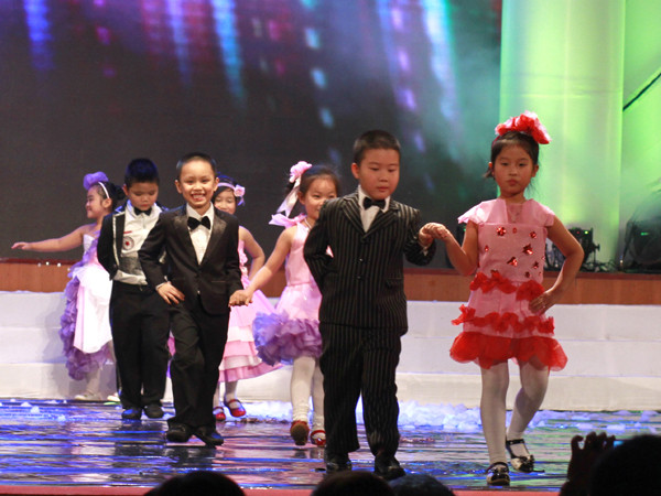 Ngắm học trò 'nhí' diễn thời trang