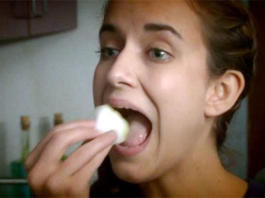 Ăn kiêng bằng bông gòn có thể tử vong