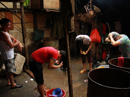 Cận cảnh 'khu ổ chuột' giữa lòng Hà Nội