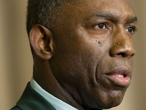 Tướng Mỹ "mất sao" vì dùng xe công đưa vợ đi chơi