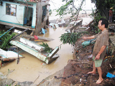 Phải để dân giám sát việc xả lũ