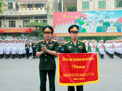 Thi đua vươn tới những đỉnh cao