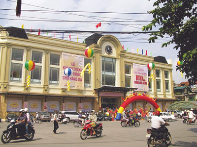 Chợ Hàng Da trong ngày khánh thành. Ảnh: Internet