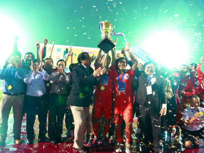 Siêu cúp cập bến sông Hàn