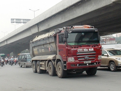 Xe tải lộng hành phố cấm: Trên đóng, dưới mở