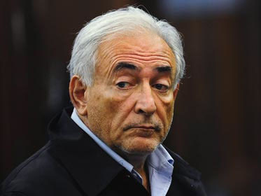 Tìm thấy DNA cựu tổng giám đốc IMF trên áo hầu phòng