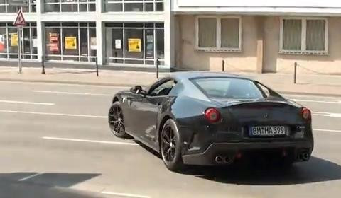 Siêu xe Ferrari 599 GTO... va vào cột