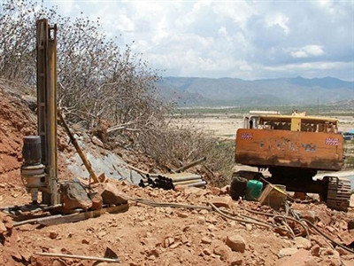 Cụ già trăm tuổi với kỳ tích 'đốt' vàng tìm vàng