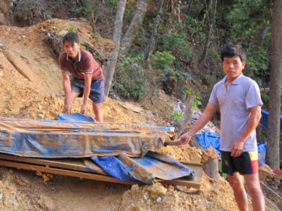 Xử lý 15 người khai thác vàng trái phép