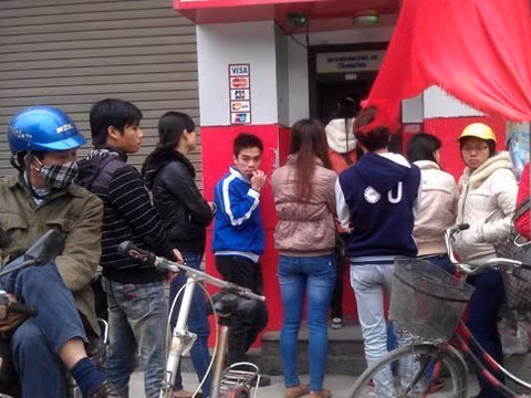 ATM nhếch nhác, xuống cấp vẫn ... thu phí