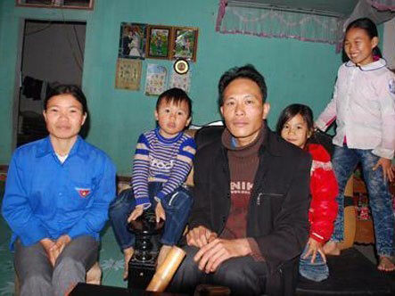 Người bới rác nhặt được 11 cây vàng