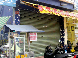 Bốn phụ nữ bị cướp trói trong nhà lúc rạng sáng