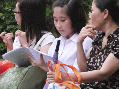 Nhiều thí sinh bị đình chỉ vì điện thoại di động