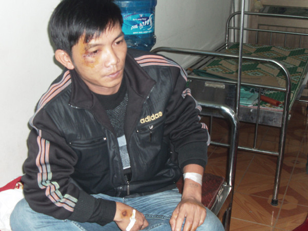 Kiểm lâm nói cấp trên 'nhờ hộ tống' xe gỗ lậu bị lật