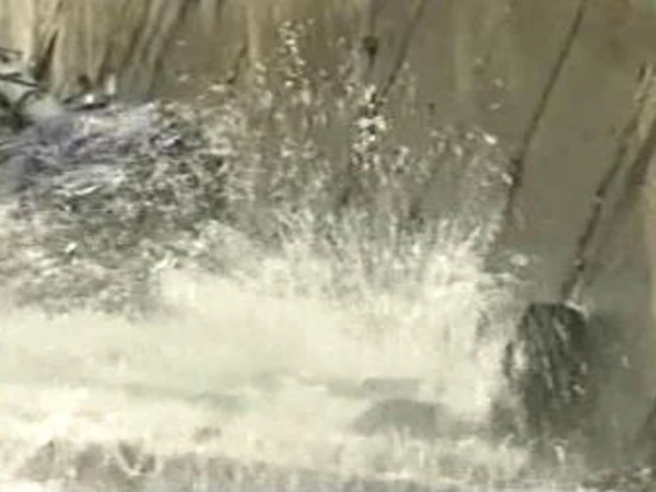 Nước thấm qua khe nhiệt thủy điện Sông Tranh 2