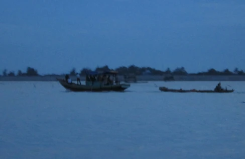 'Dàn trận' hỗn chiến trên sông, hơn 10 người trọng thương, mất tích