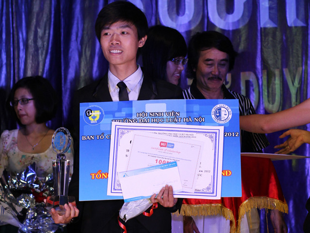 Nghe nhà hùng biện Socrates người Việt lý sự...