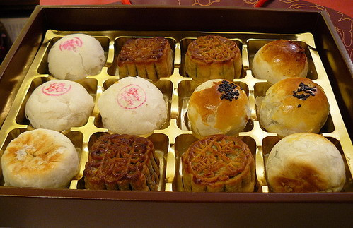 Bánh trung thu vào mùa, tăng giá