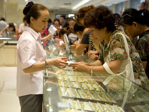 Vàng giảm dưới 42 triệu đồng/lượng