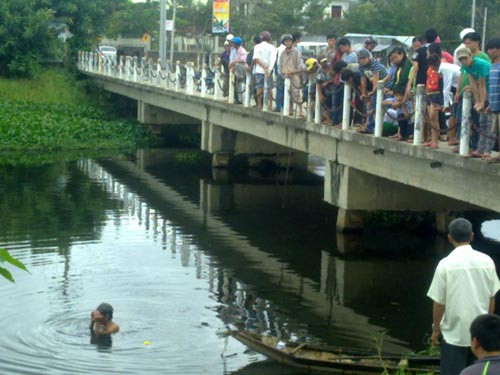 Đâm chết người chỉ vì bị 'nhìn đểu'