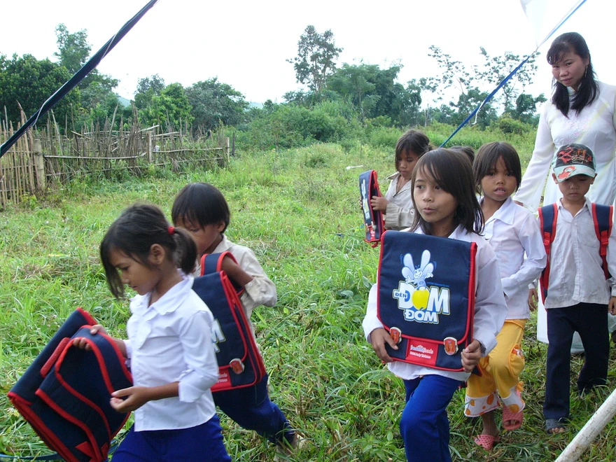 Công bố ngôi trường Đèn Đom Đóm năm 2012