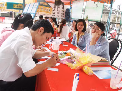 Ngày hội việc làm ở TPHCM ngày 24-10. Ảnh: Trần Như Quỳnh